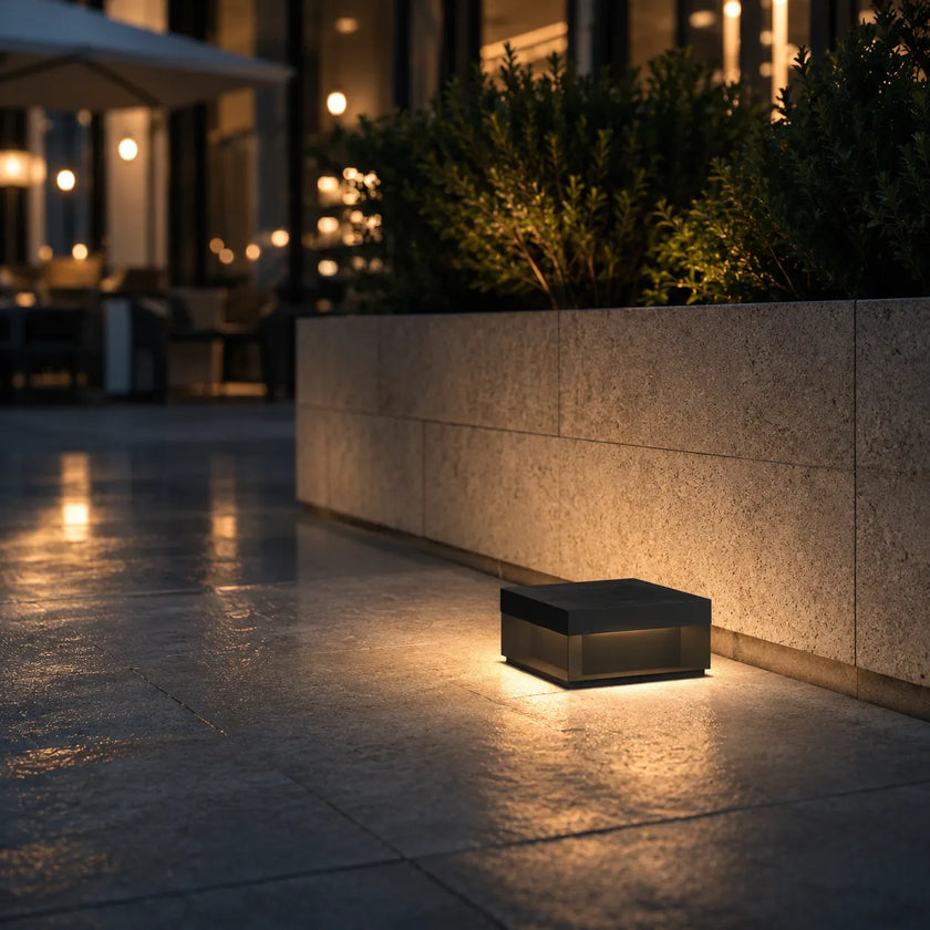 Kavero – Outdoor Solar Lamp.